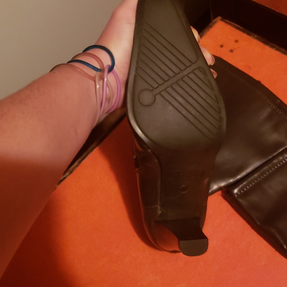 Boots - Picture 5 of 5